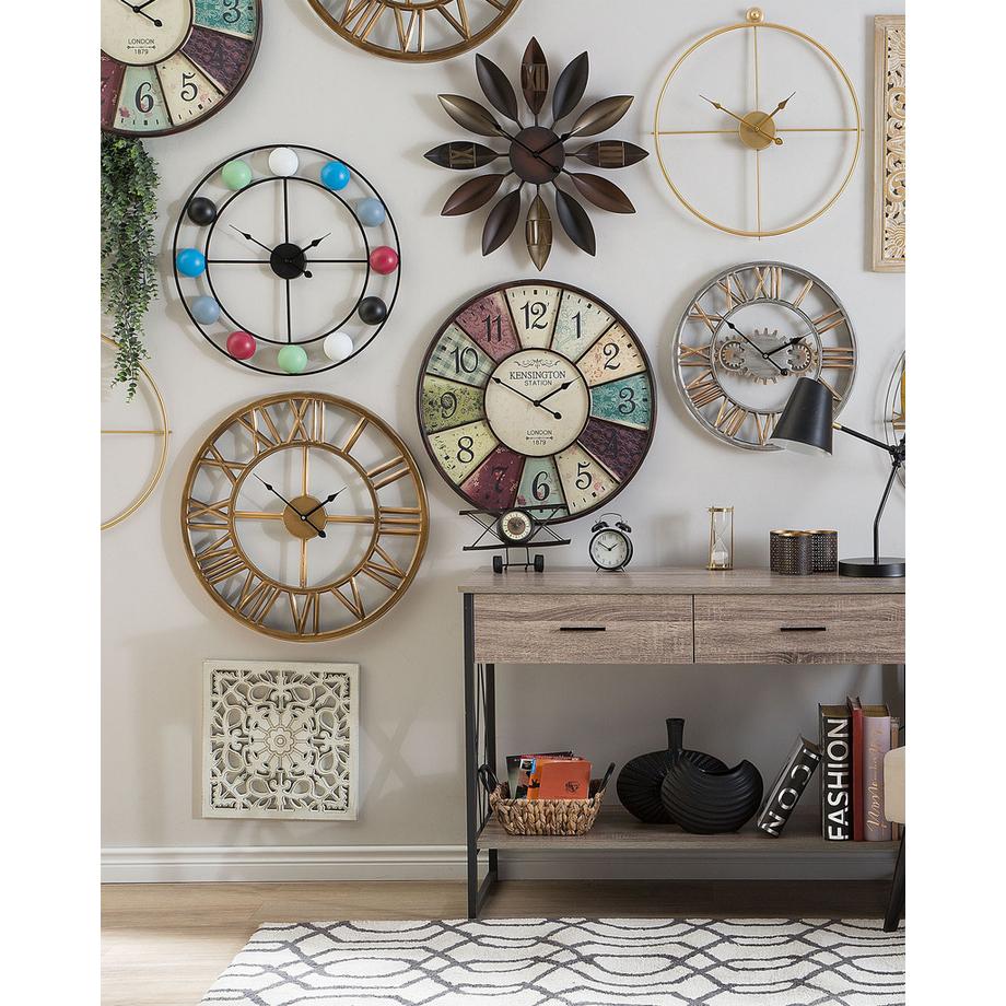 Beliani Wanduhr aus Eisen Klassisch NOTTWIL  