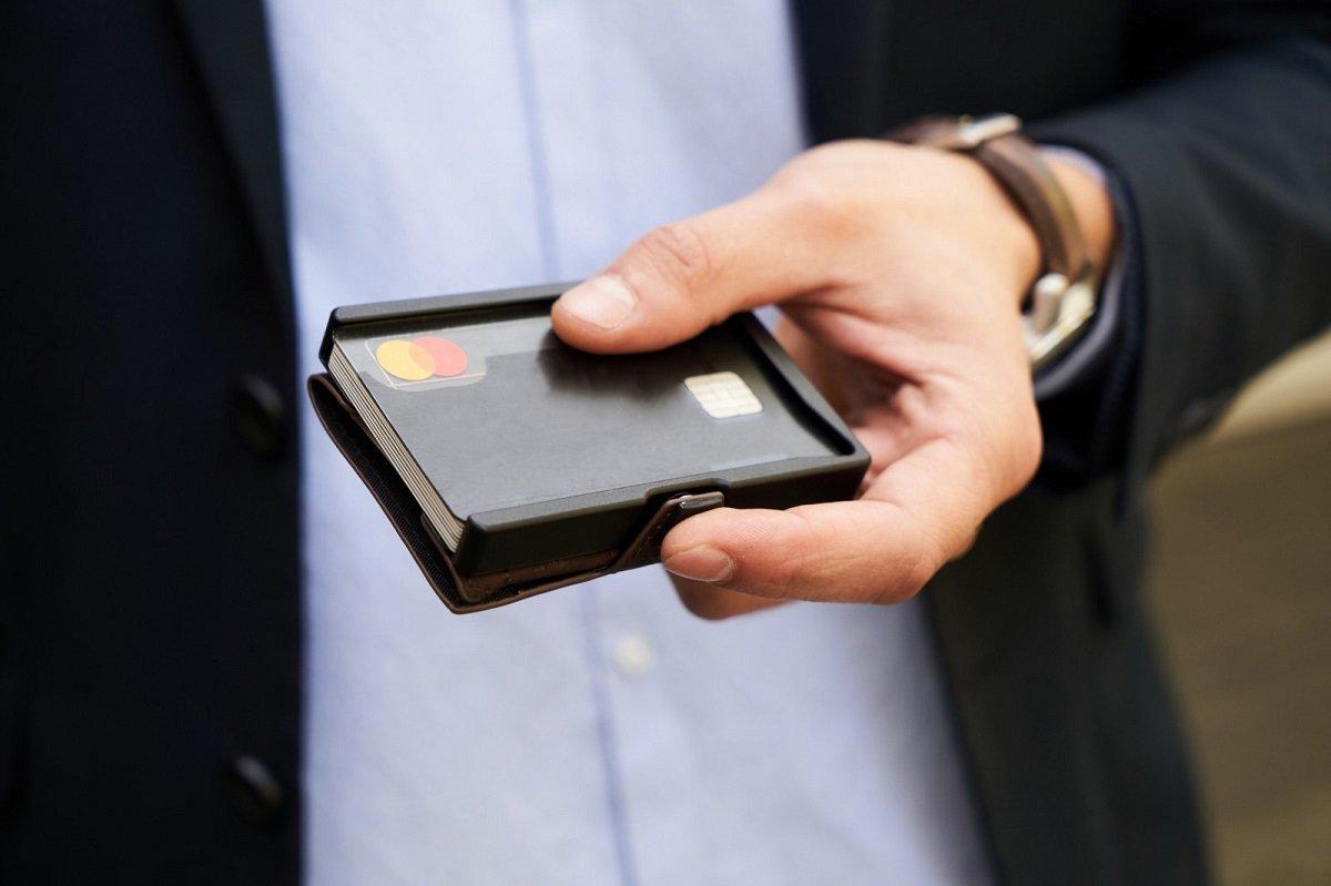 ZNAP Geldbörse Leder genarbt Taupe für 8 Karten  