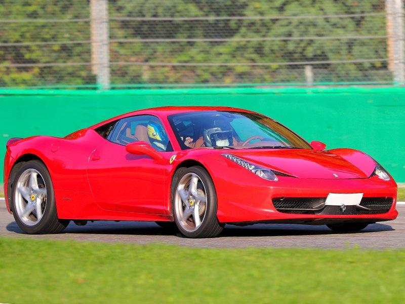 Smartbox  1 tour au volant d'une Ferrari 458 Italia sur le circuit de Vairano - Coffret Cadeau 