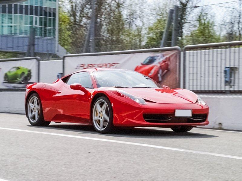 Smartbox  1 tour au volant d'une Ferrari 458 Italia sur le circuit de Vairano - Coffret Cadeau 