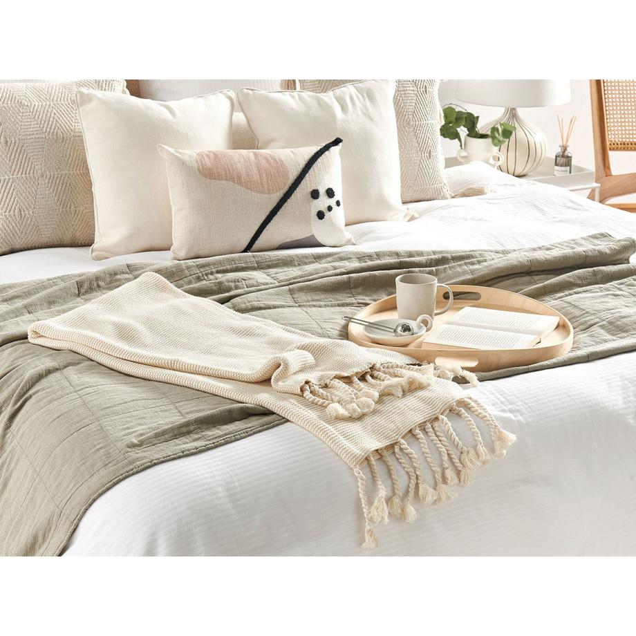 Beliani Nazilli Skandinavische Baumwoll Kuscheldecke  
