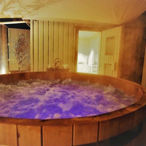 Image of Private Spa & Genuss Übernachtung (für 2 Personen) Unisex