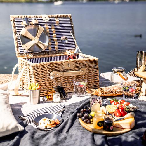 Image of Familien-picknick & Schiffahrt Auf Dem Zugersee (für 2 Erwachsene Und 1 Kind) Unisex