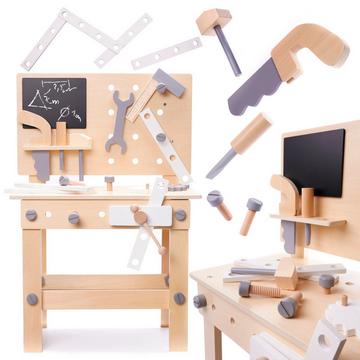 Holzwerkstatt mit Werkzeugen auf einem Tisch-DIY-Set