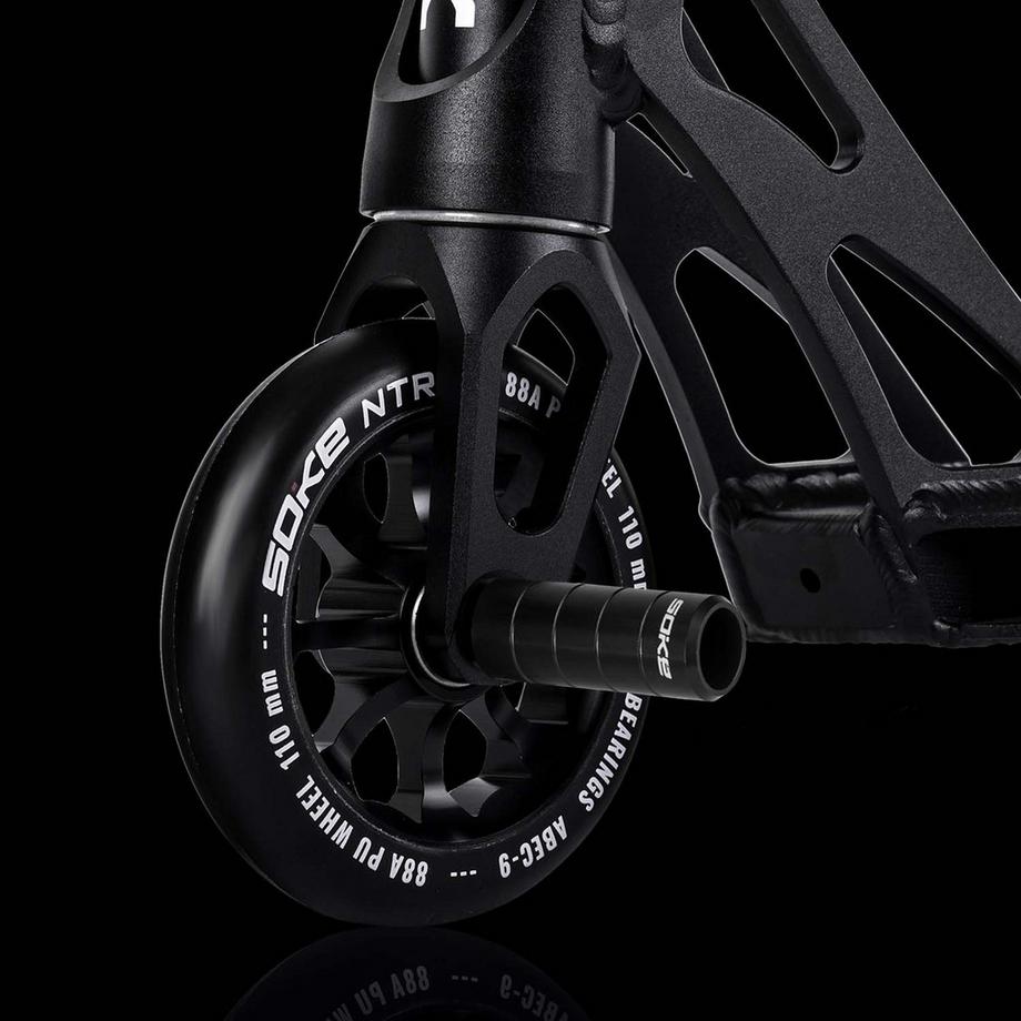 B2X  Repose-pieds noirs pour scooter, 2 pcs, modèle P1 + outils 