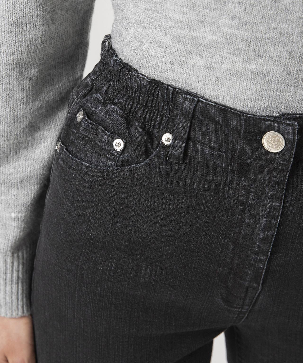 Damart  Jean 5 poches extensible, coupe droite. 