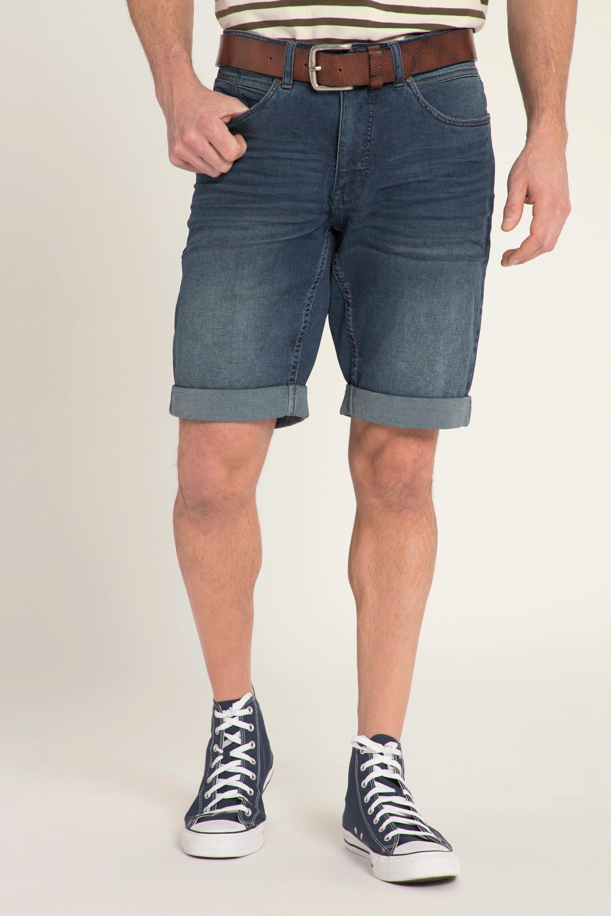 JP1880  Bermuda en jean ultra-léger. Coupe Regular Fit, 5 poches. Disponible jusqu'au 74. 