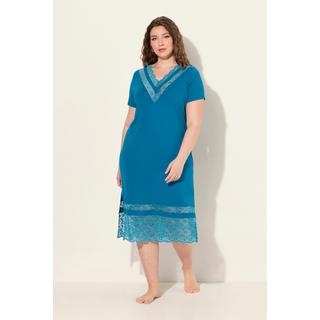 Ulla Popken  Chemise de nuit avec dentelle. Décolleté en V et manches courtes. 