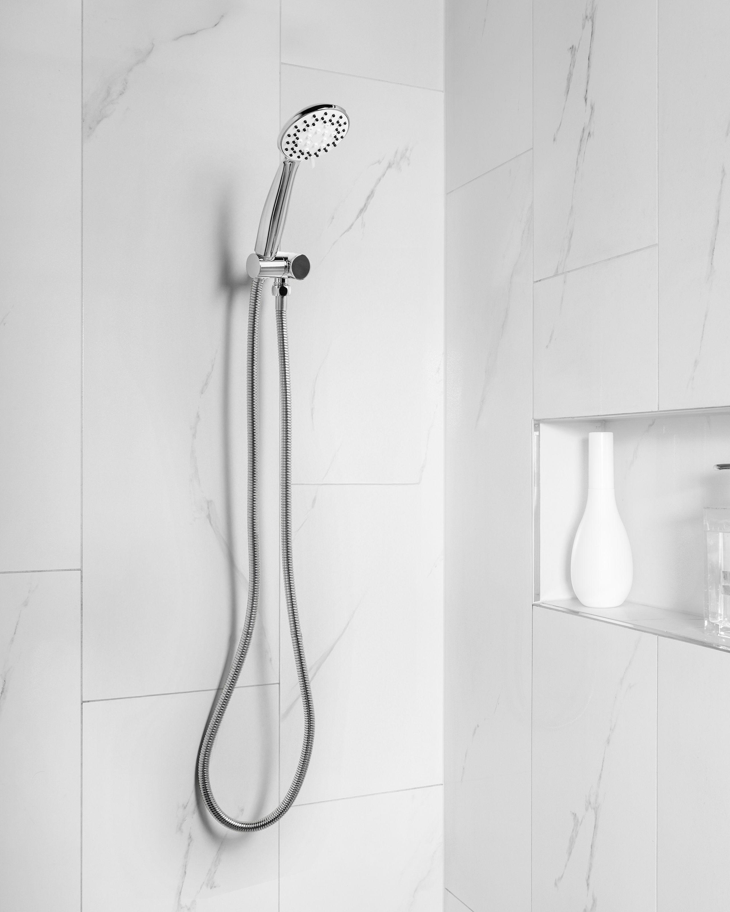 Beliani Duschkopf mit Schlauch aus ABS (robuster Kunststoff) Klassisch MACAY  