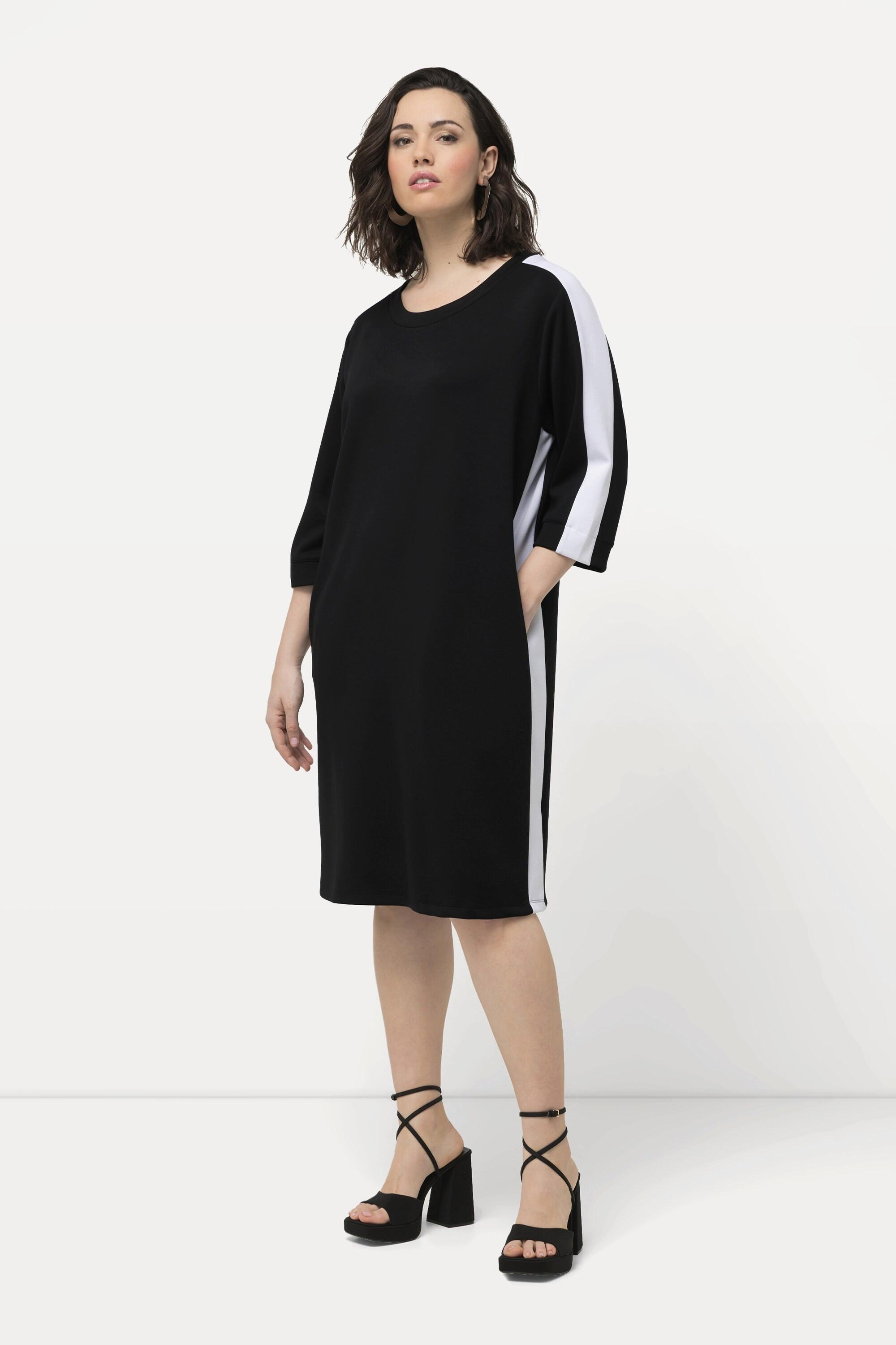 Ulla Popken  Robe en jersey, encolure bateau et manches 3/4. Bandes latérales fantaisie. 