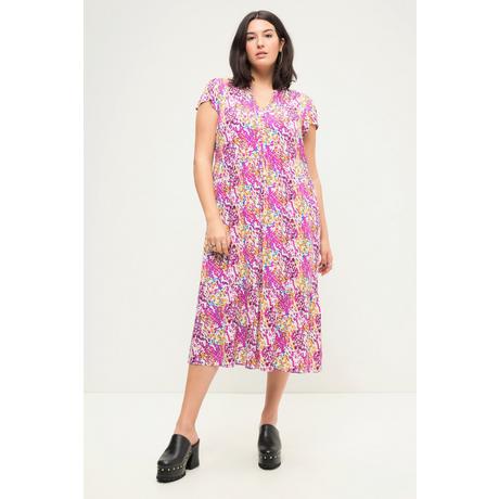 Studio Untold  Robe midi coupe trapèze à décolleté rond, manches courtes et imprimé coloré 