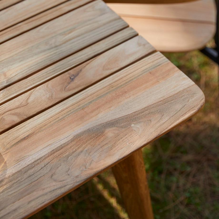 Tikamoon Gartentisch Katrine aus recyceltem Teakholz  