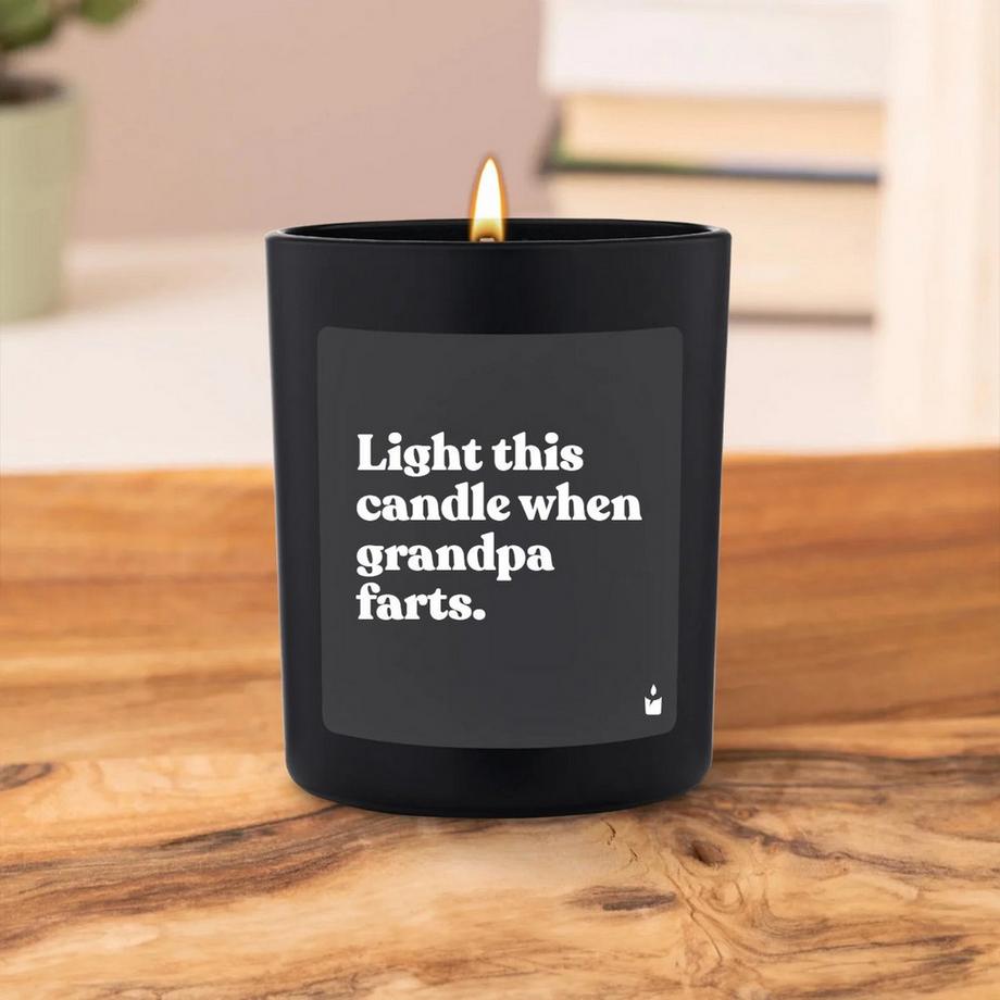 CandleHand Duftkerze Woody Light this candle when grandpa farts.  