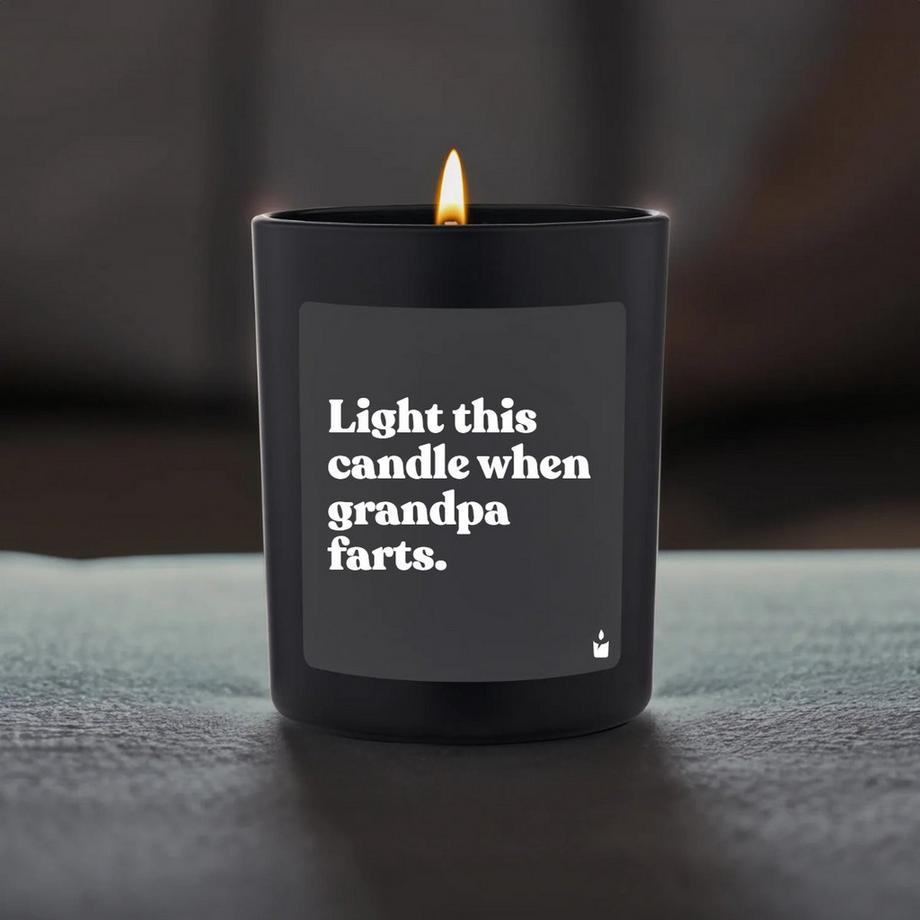 CandleHand Duftkerze Woody Light this candle when grandpa farts.  