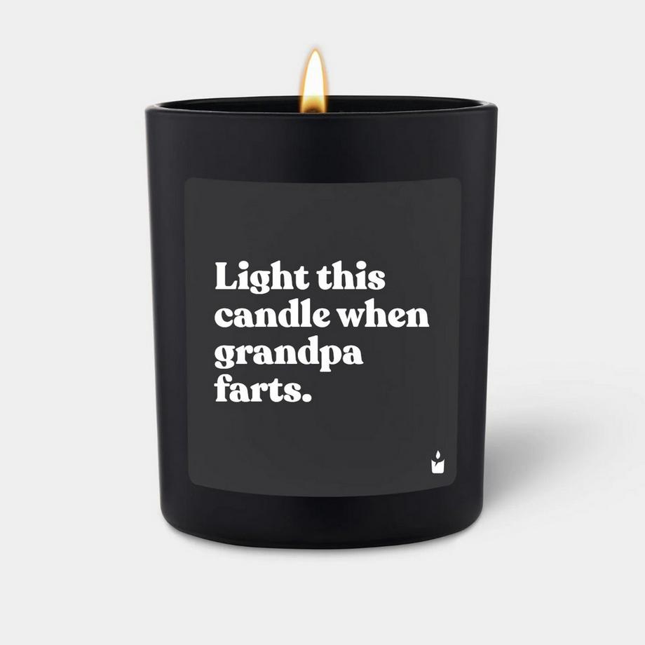 CandleHand Duftkerze Woody Light this candle when grandpa farts.  