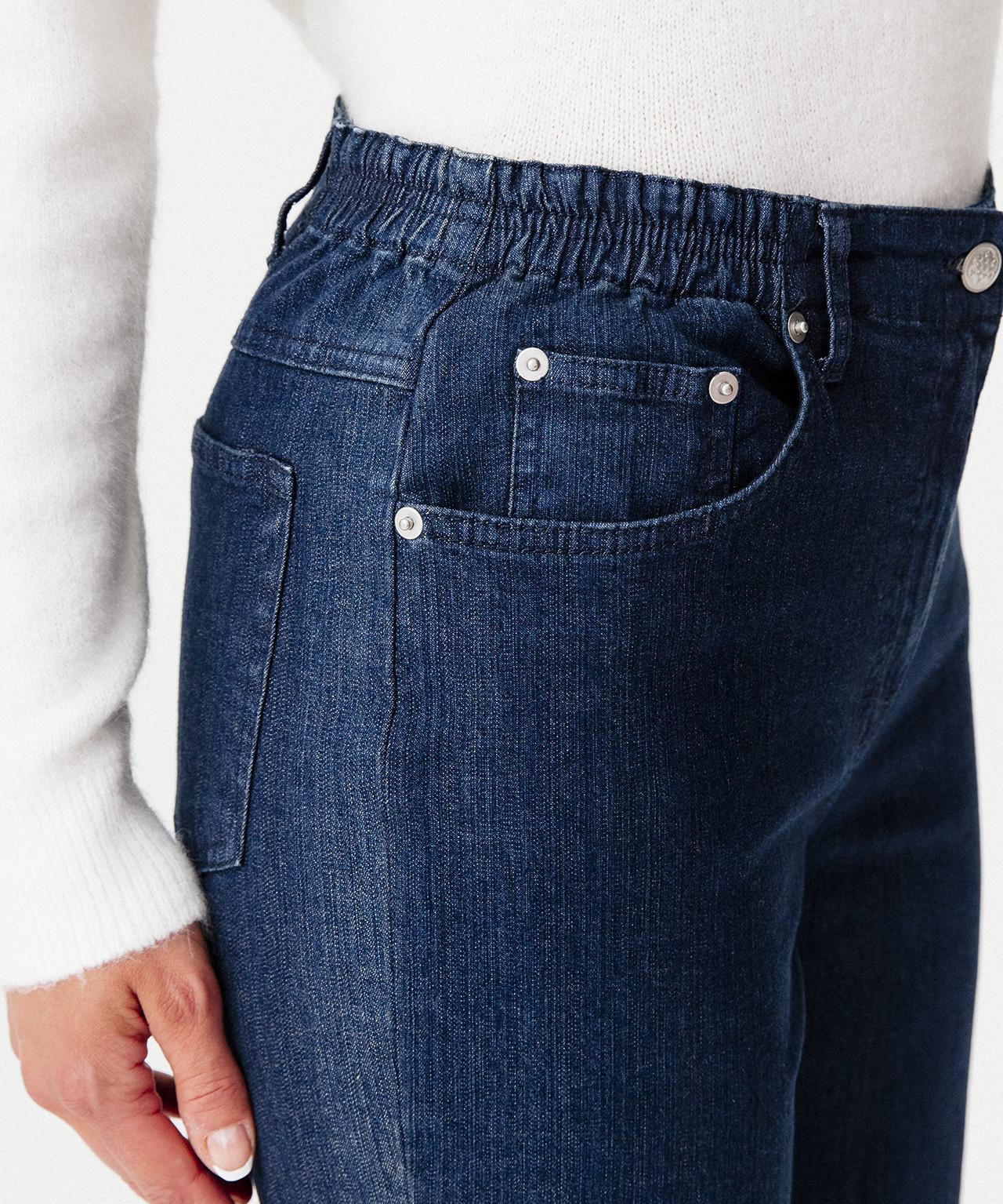 Damart  Jean 5 poches extensible, coupe droite. 