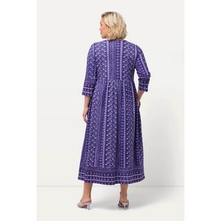 Ulla Popken  Robe en jersey coupe trapèze, avec décolleté en V et manches 3/4. Poches 