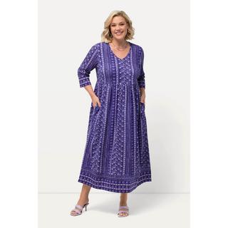 Ulla Popken  Robe en jersey coupe trapèze, avec décolleté en V et manches 3/4. Poches 