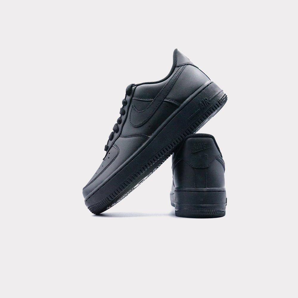 NIKE  Air Force 1 - Black (M) 