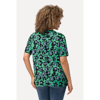 Ulla Popken  T-shirt dal taglio svasato con stampa batik, scollatura a cuore e mezze maniche 