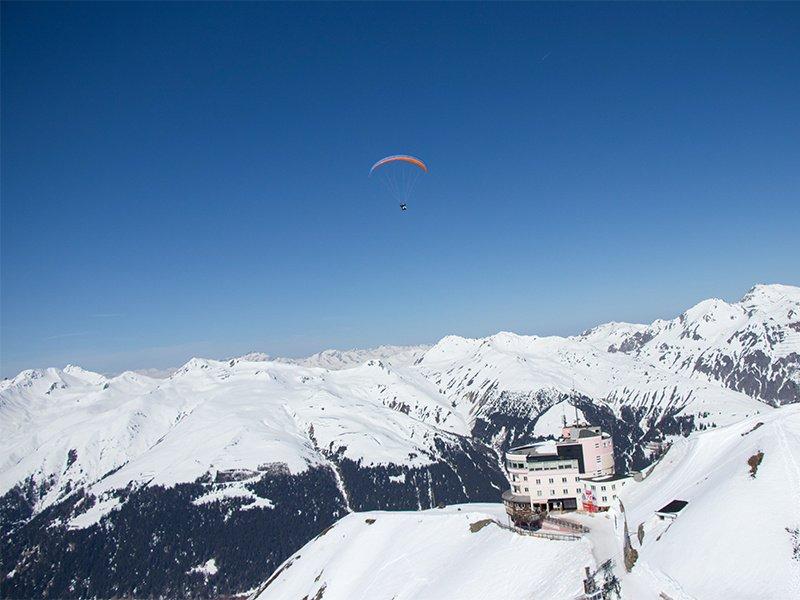 Smartbox  Tandem-Gleitschirmfliegen und Fondue in den Alpen für 2 - Geschenkbox 