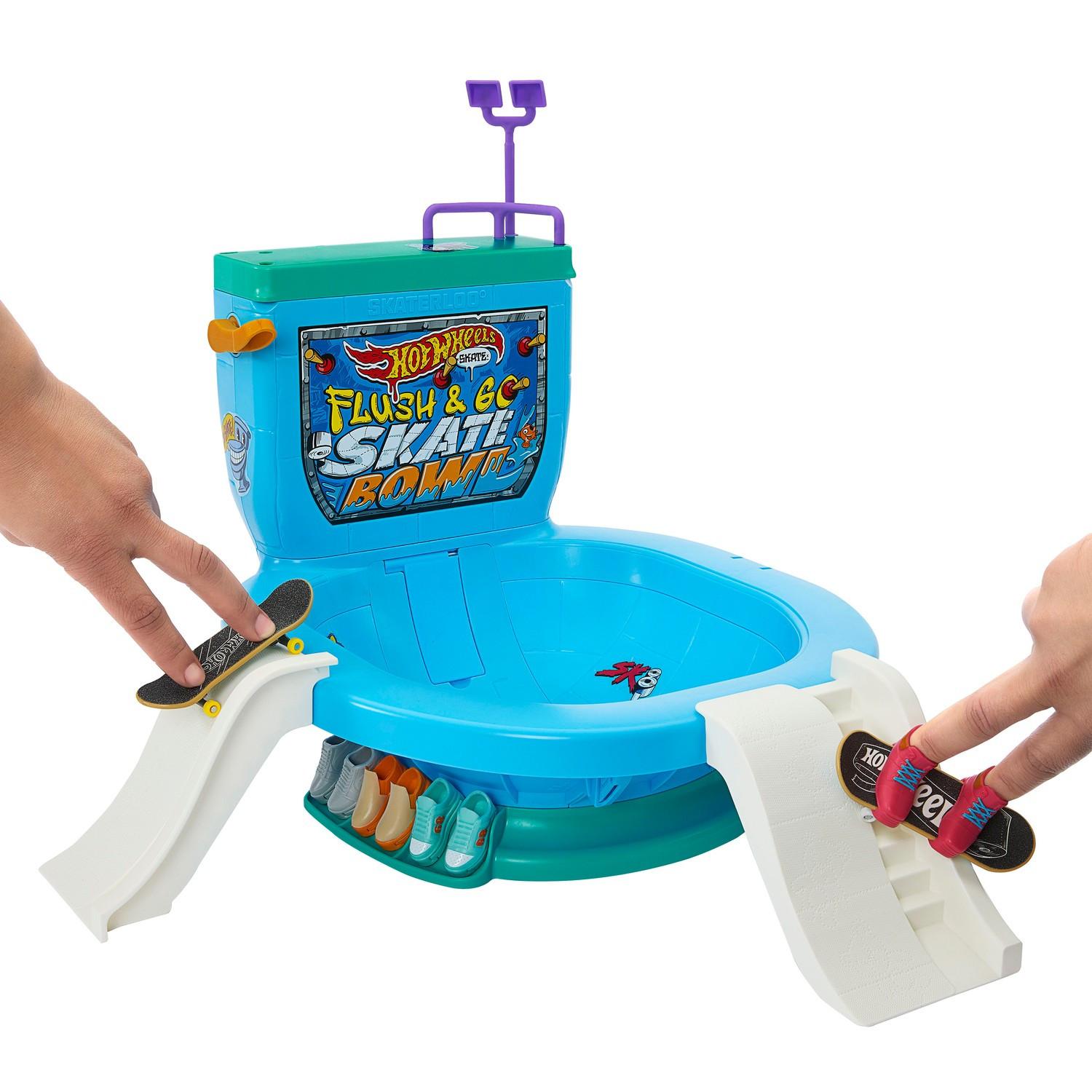 Hot Wheels  Skate Flushin' Skate Bowl 