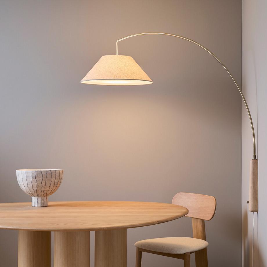 AM.PM Flexible Wandleuchte NESTWOOD aus massiver Eiche und Leinen  