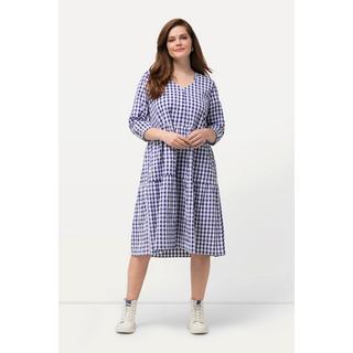 Ulla Popken  Robe midi esprit tunique, tissu gaufré. Décolleté en V et manches 3/4. 