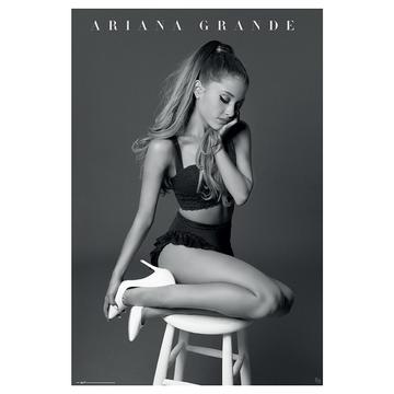 Poster - Roul� et film� - Ariana Grande - Assise