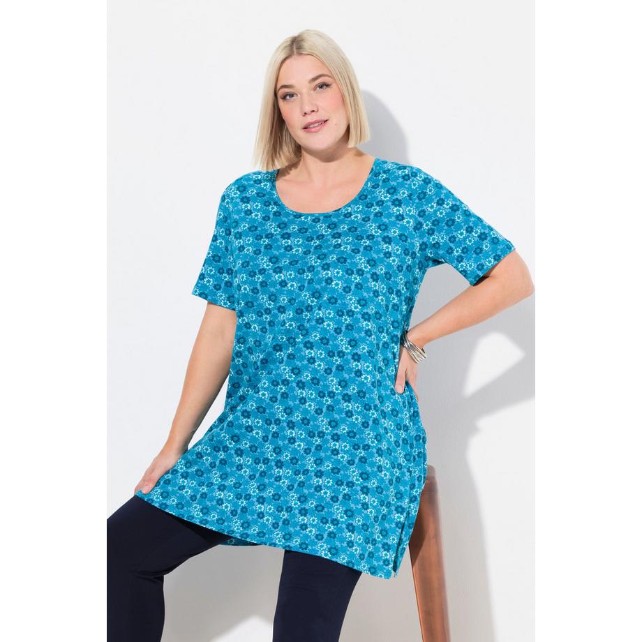Ulla Popken T-shirt long motif à fleurs col rond manches courtes coupe évasée  