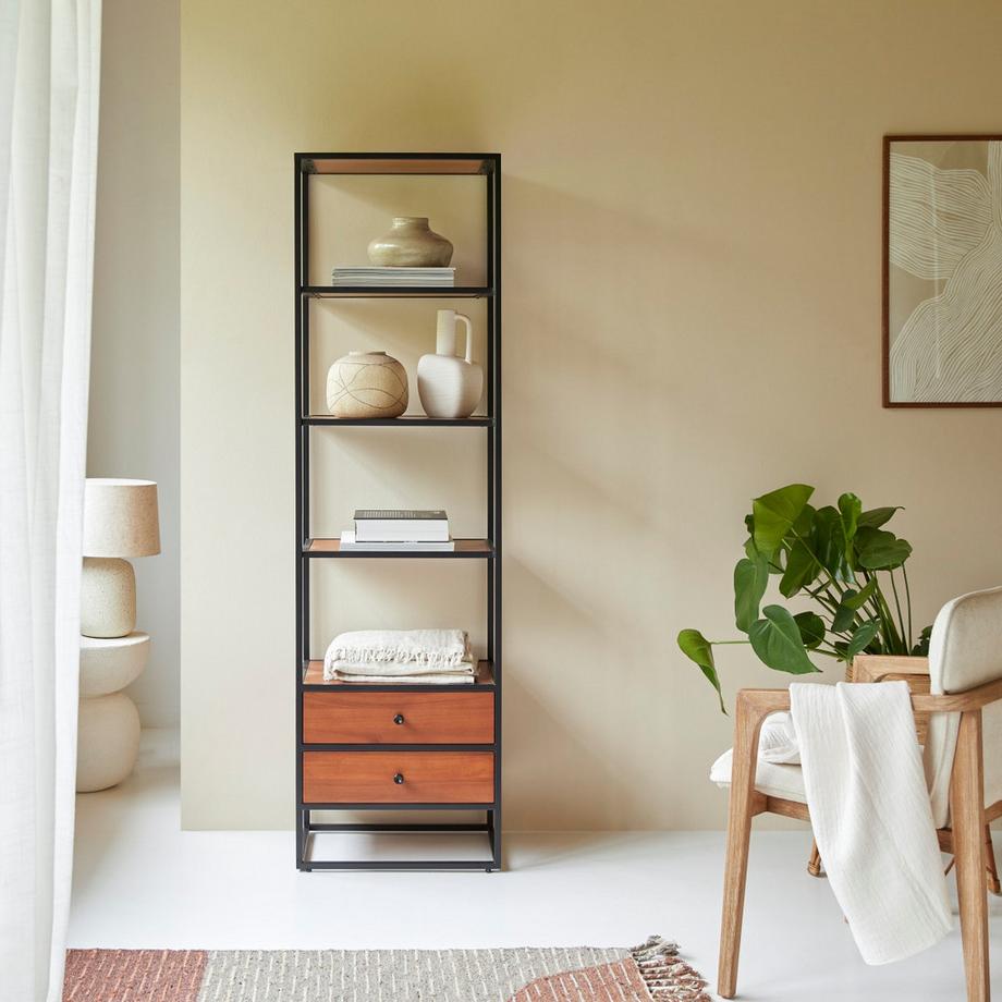 Tikamoon Hochschrank aus massiver Akazie und Metall Agra  