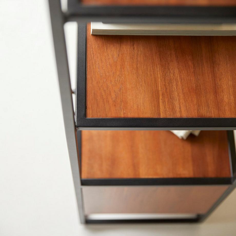 Tikamoon Hochschrank aus massiver Akazie und Metall Agra  