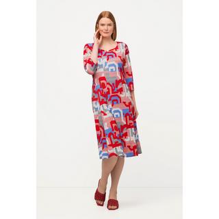 Ulla Popken  Robe midi. Imprimé graphique. Décolleté en forme de cœur, manches 3/4. 