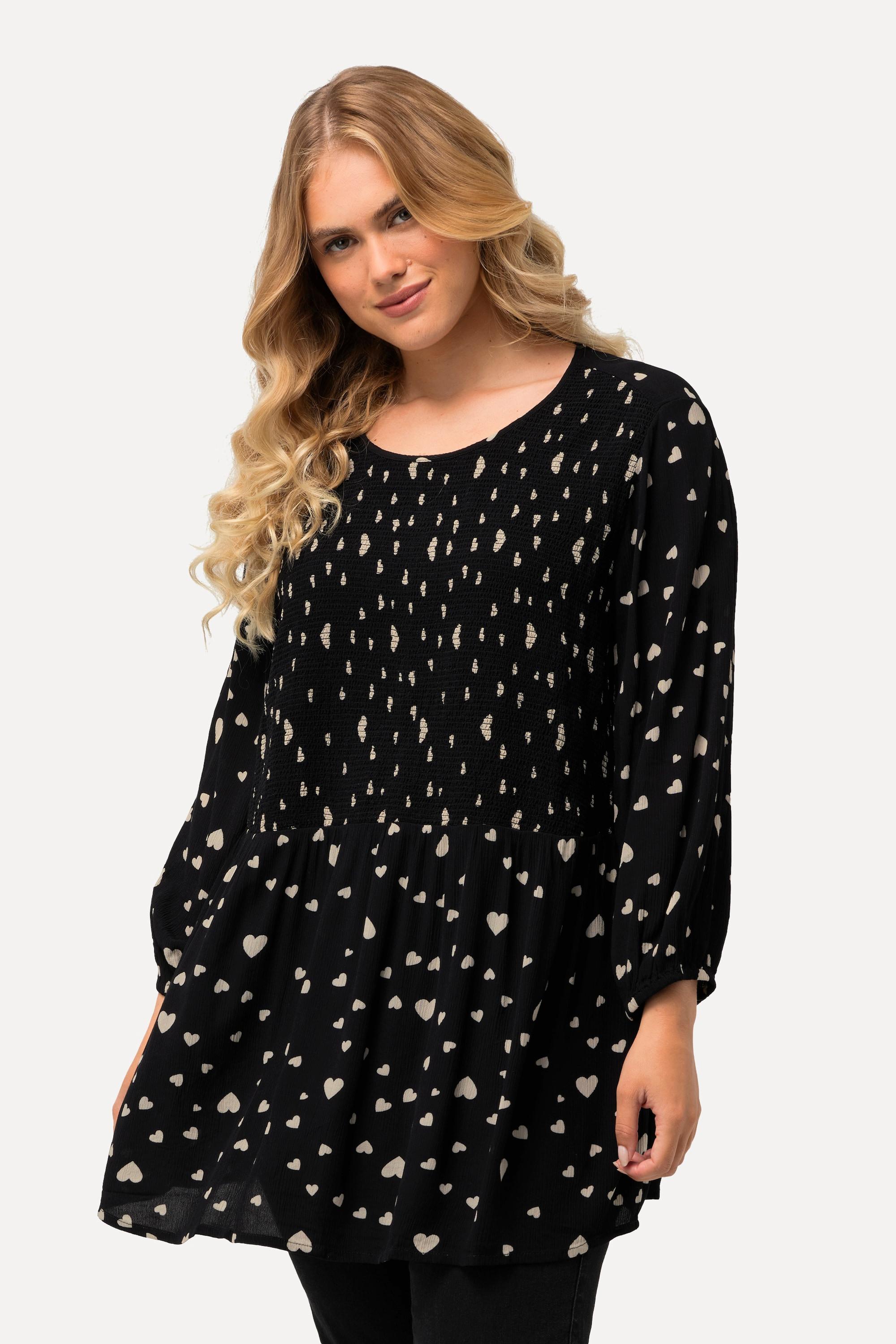 Ulla Popken  Blouse smockée, motif cœurs. Silhouette en A, Décolleté rond et manches courtes. 