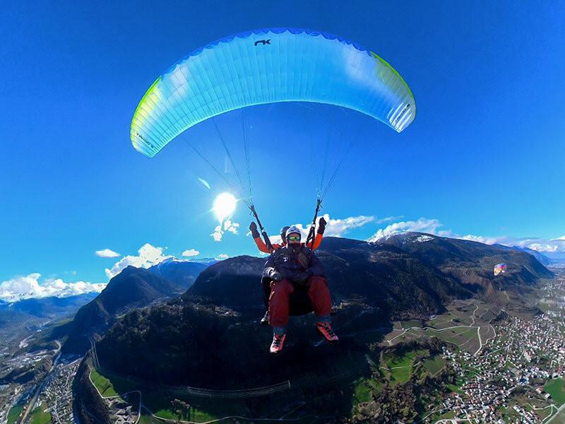 Smartbox  Vol en parapente tandem pour débutant au-dessus de Loèche-les-Bains - Coffret Cadeau 