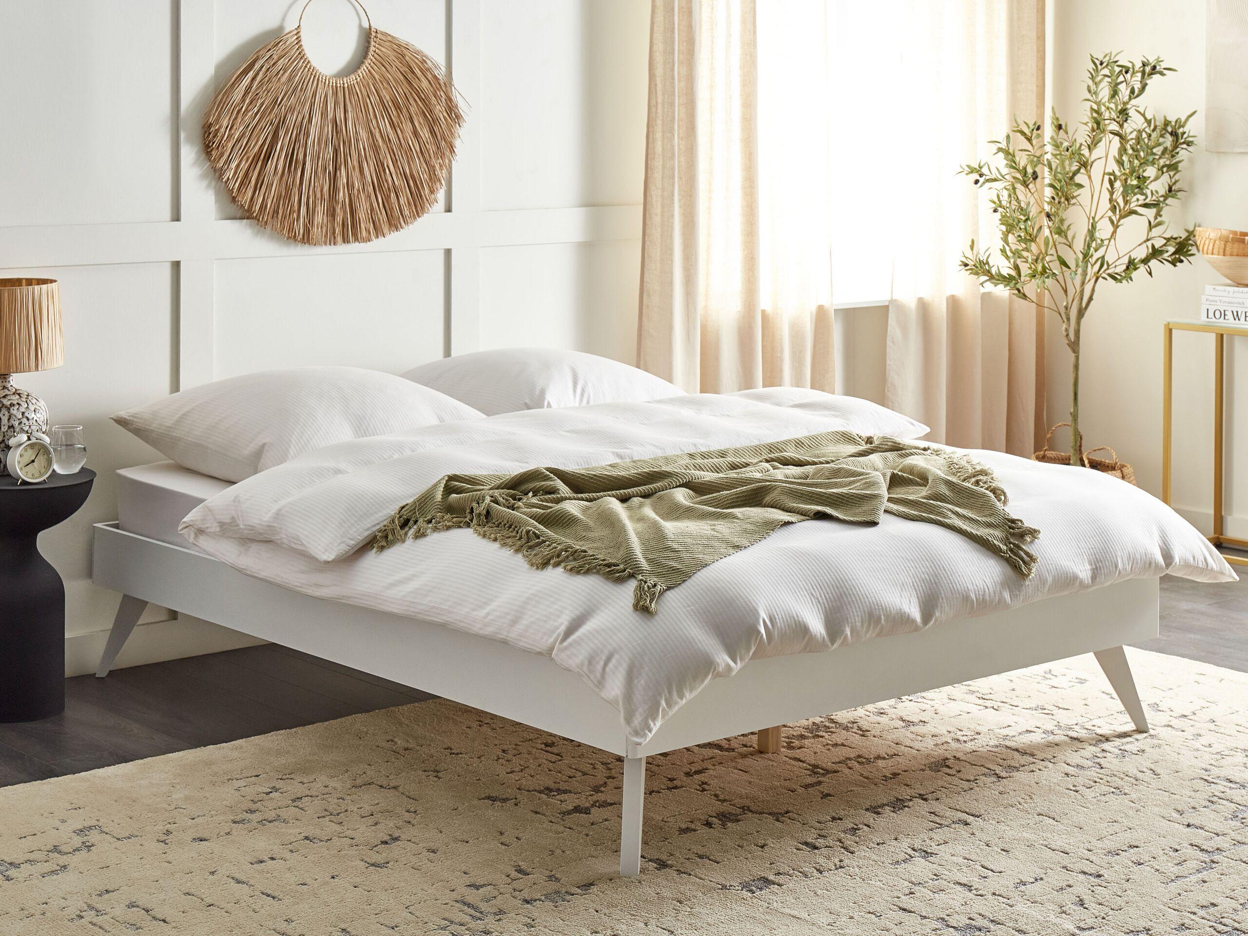 Beliani Bett mit Lattenrost aus MDF-Platte Retro BERRIC  