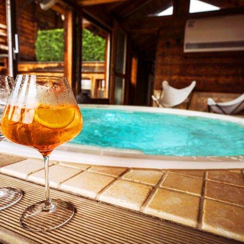 Image of 1 Nacht Im Privaten Chalet Petit Bonheur Mit Spa Zugang & Aperitif Cocktail (für 2 Personen) Unisex