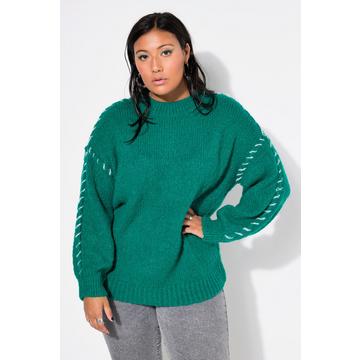 Pull oversize. Manches longues et coutures colorées