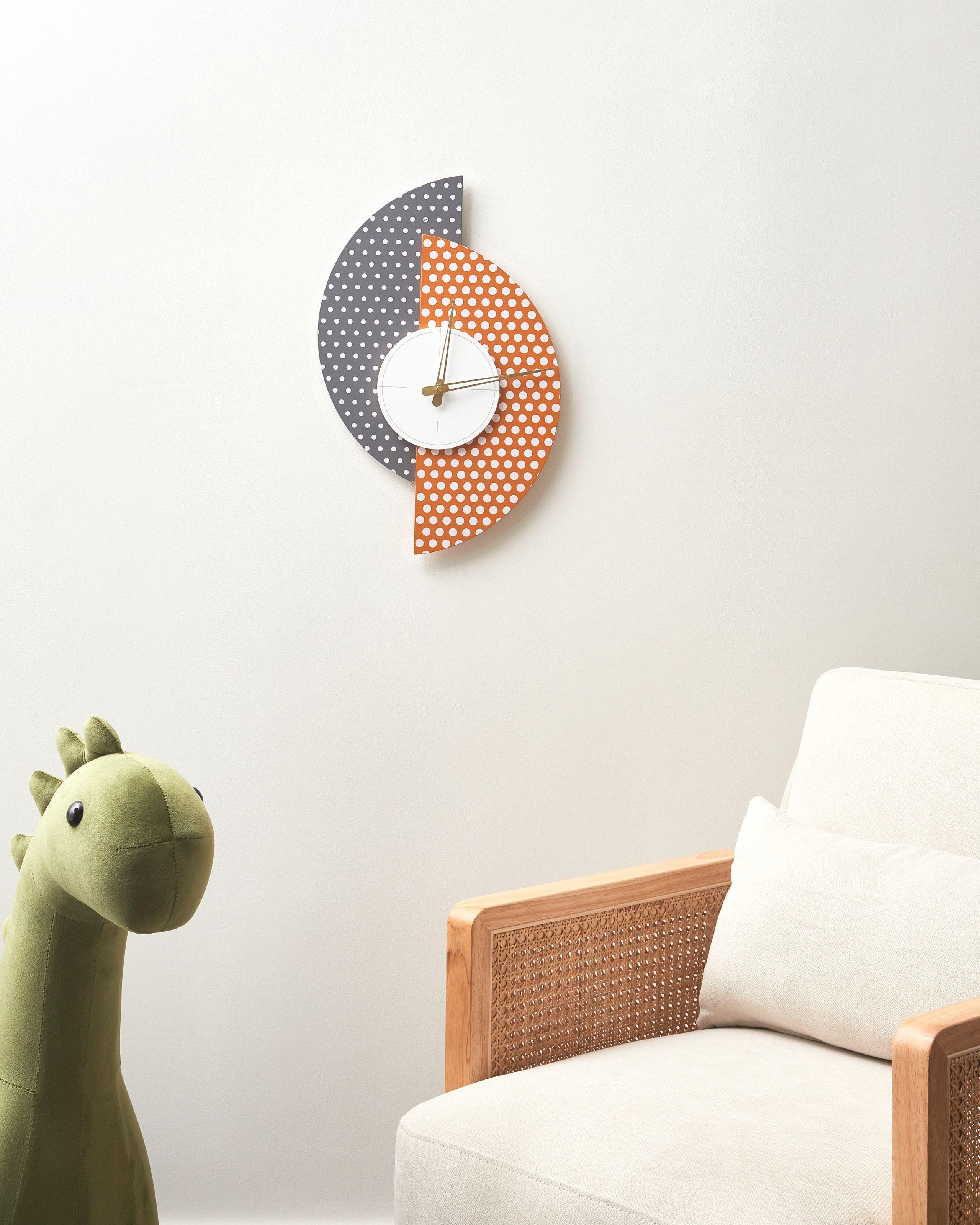 Beliani Wanduhr aus MDF-Platte Modern CHALAIS  