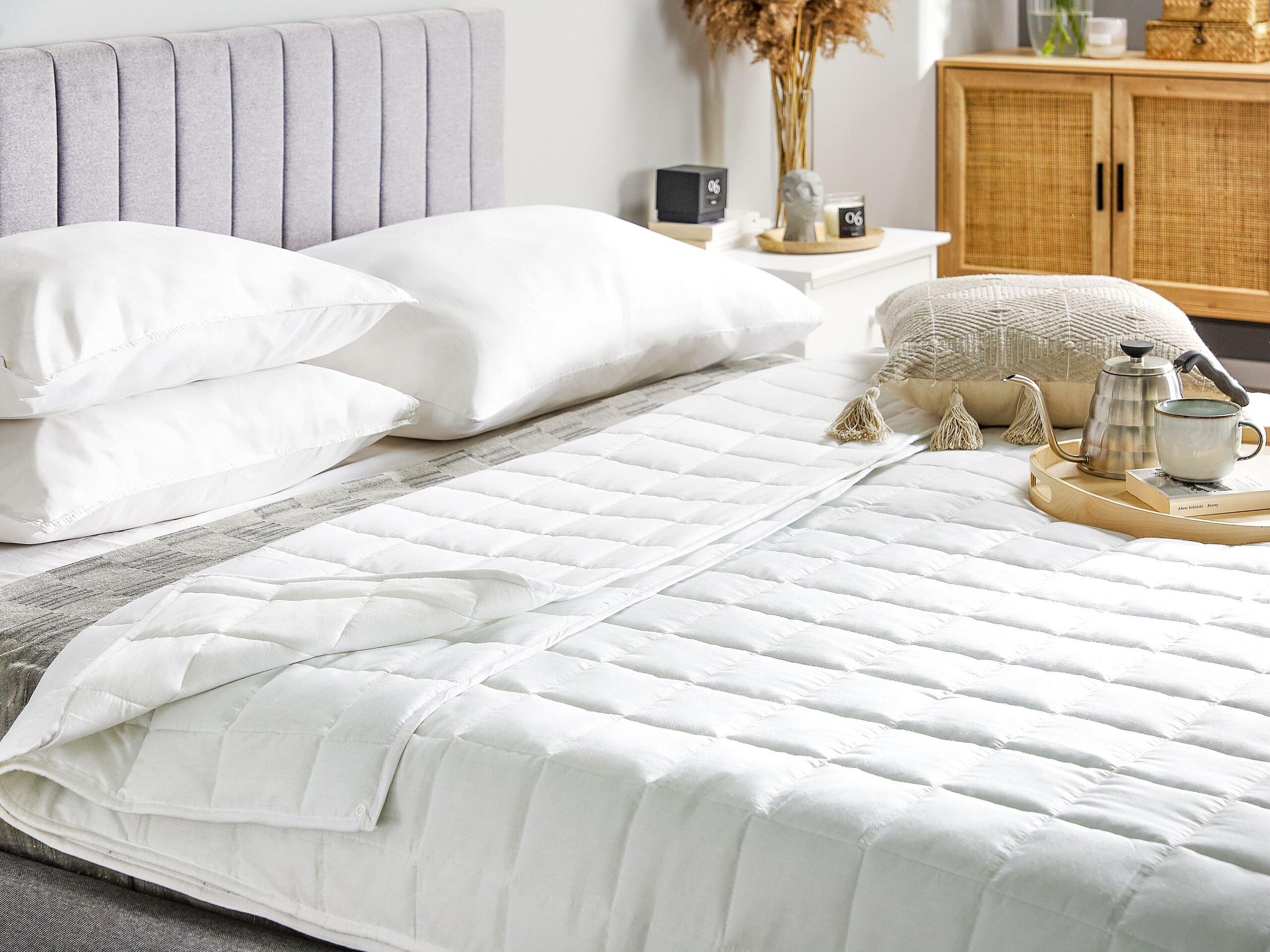 Beliani Bettdecke aus Polyester JANNU  