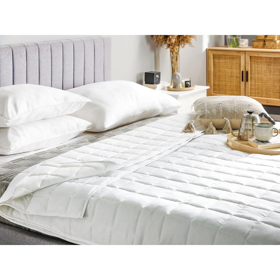 Beliani Couette double épaisseur toutes saisons en Polyester KORAB  