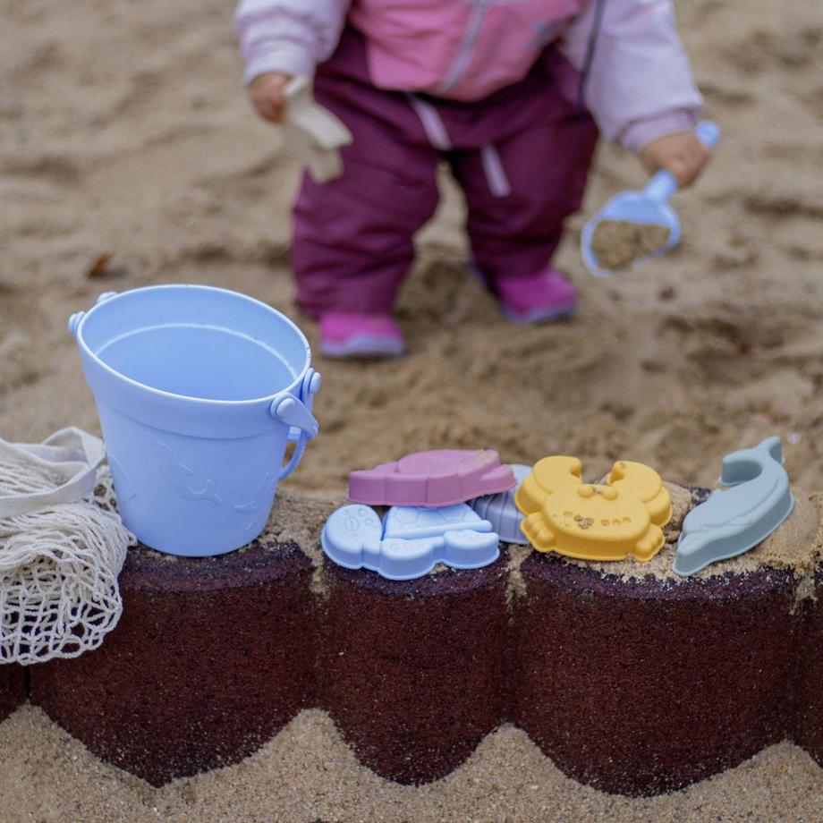 Intirilife  Set Di 9 Giocattoli Di Sabbia Con 6 Stampi, Secchiello, Paletta E Borsa Per Il Trasporto 