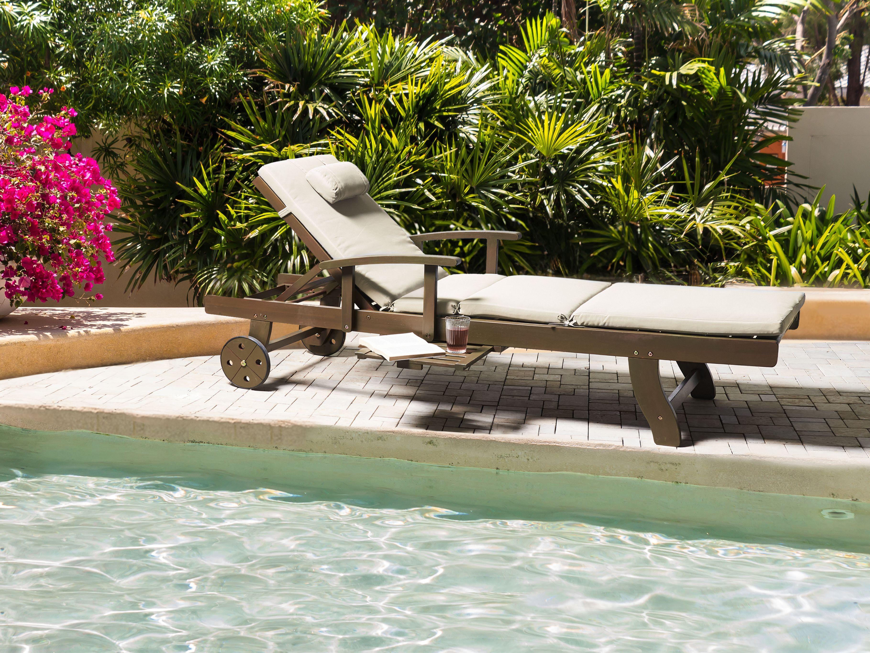 Beliani Transat avec coussin en Acacia Traditionnel AMANTEA PREMIUM II  