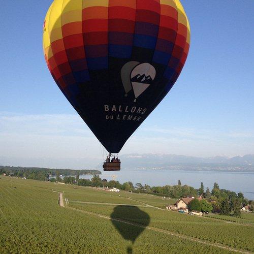 Geschenkidee  Vol en montgolfière et fondue au fromage dans le ciel romand (pour 2 personnes) 