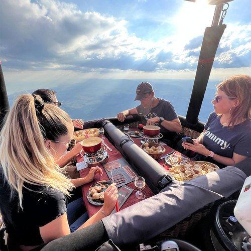 Geschenkidee  Ballonfahrt in der Romandie - inkl. Fondue (für 2 Personen) 