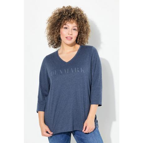 Ulla Popken  T-shirt imprimé. Coupe Classic Fit. Col en V et manches 3/4. 