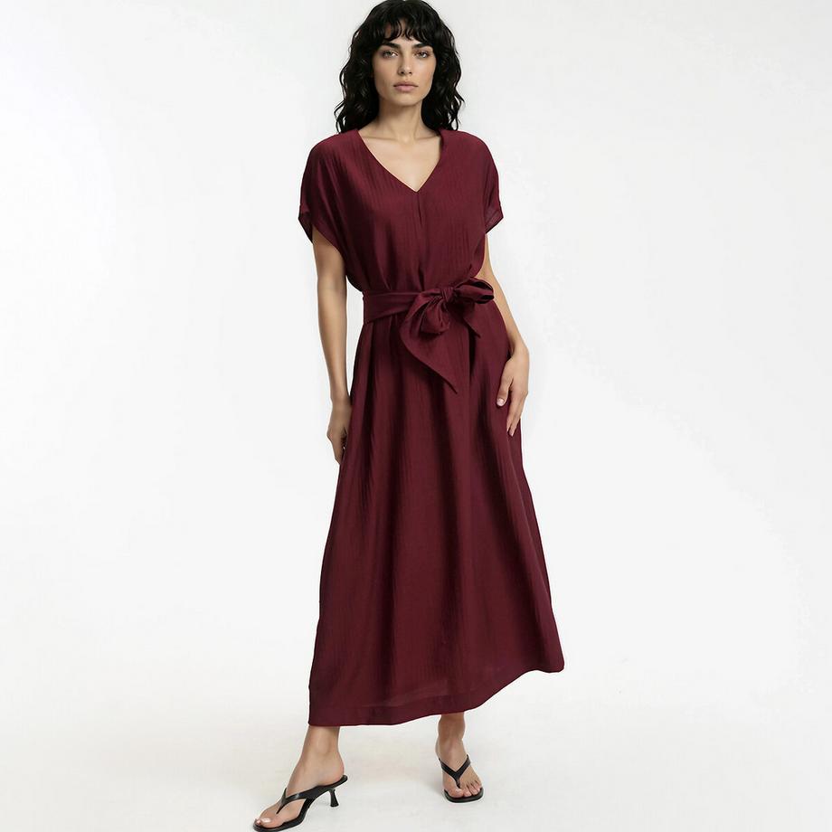 Robe longue col V manches courtes ceinturée