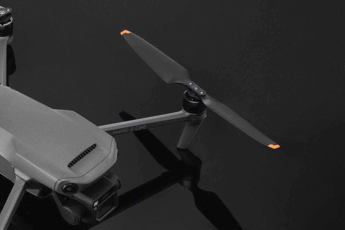 dji  DJI Low-Noise Propellers Pièce de rechange et accessoire pour les drones avec une caméra Hélice 