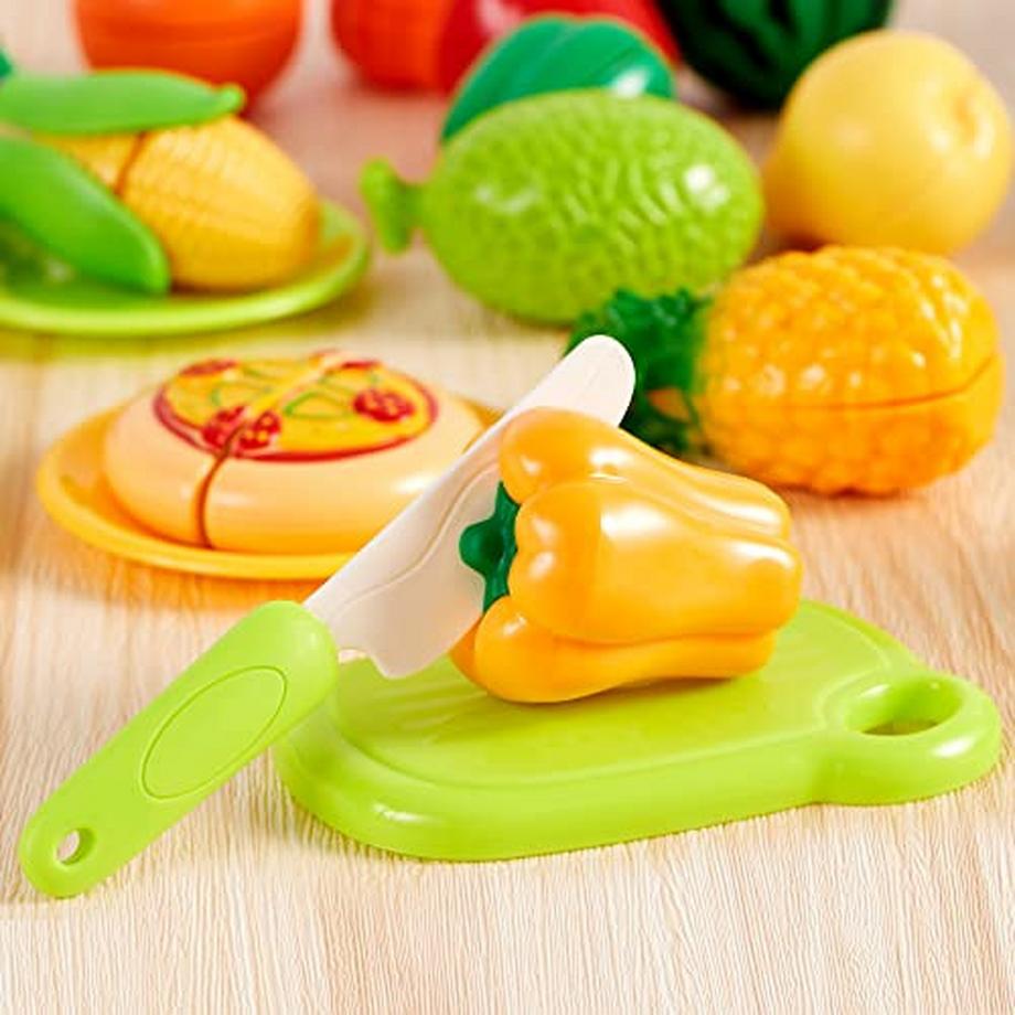 Activity-board  Jouets de cuisine pour les tout-petits, la fausse nourriture comprend des fruits et légumes en plastique, un panier de rangement, des mini-plats et un couteau cadeaux pour les tout-petits 