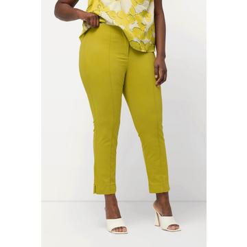 Pantalon avec passepoil et taille élastique. Coupe ajustée avec fente sur le bas de jambe.